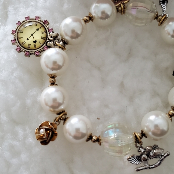 NWT!! Betsey Johnson Pearl Bracelet - Picture 4 of 4